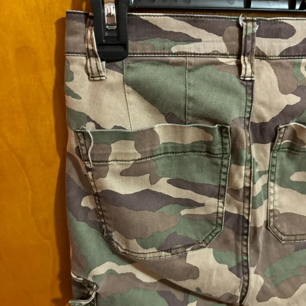 J. Crew Camo High Rise‎ Pants Vintage Straight Cargo Jeans Size Crop Leg Size 25